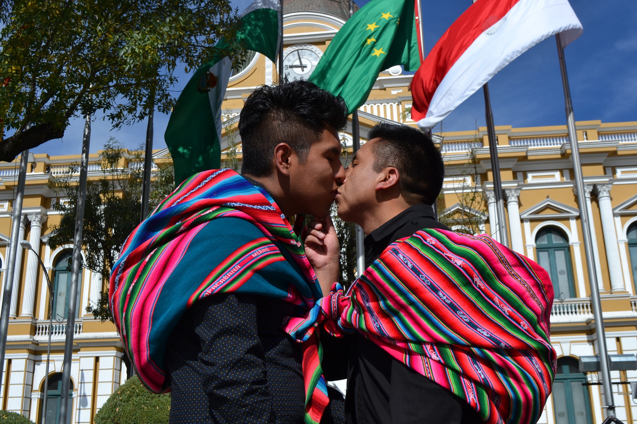 APTHAPI CONVERSATORIO CON INDGENAS HOMOSEXUALES