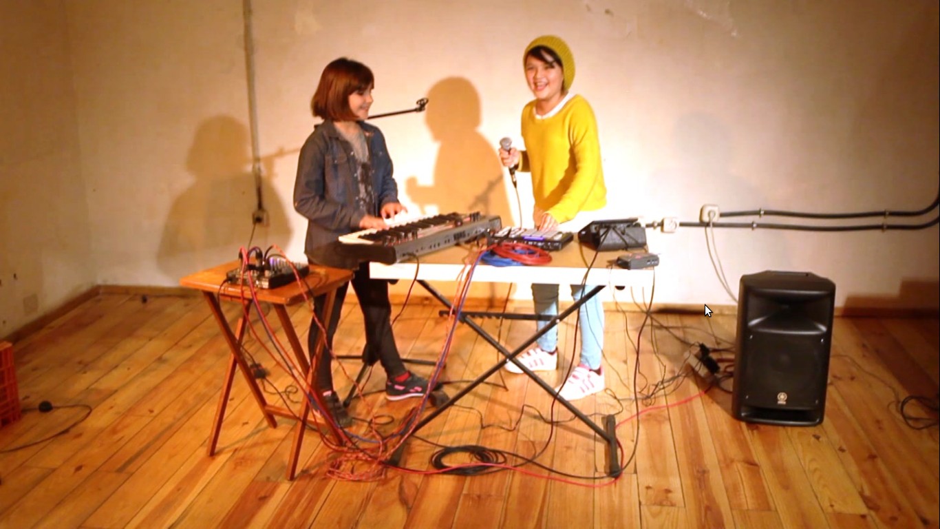 Taller Juega Ruidos de msica electrnica para nios