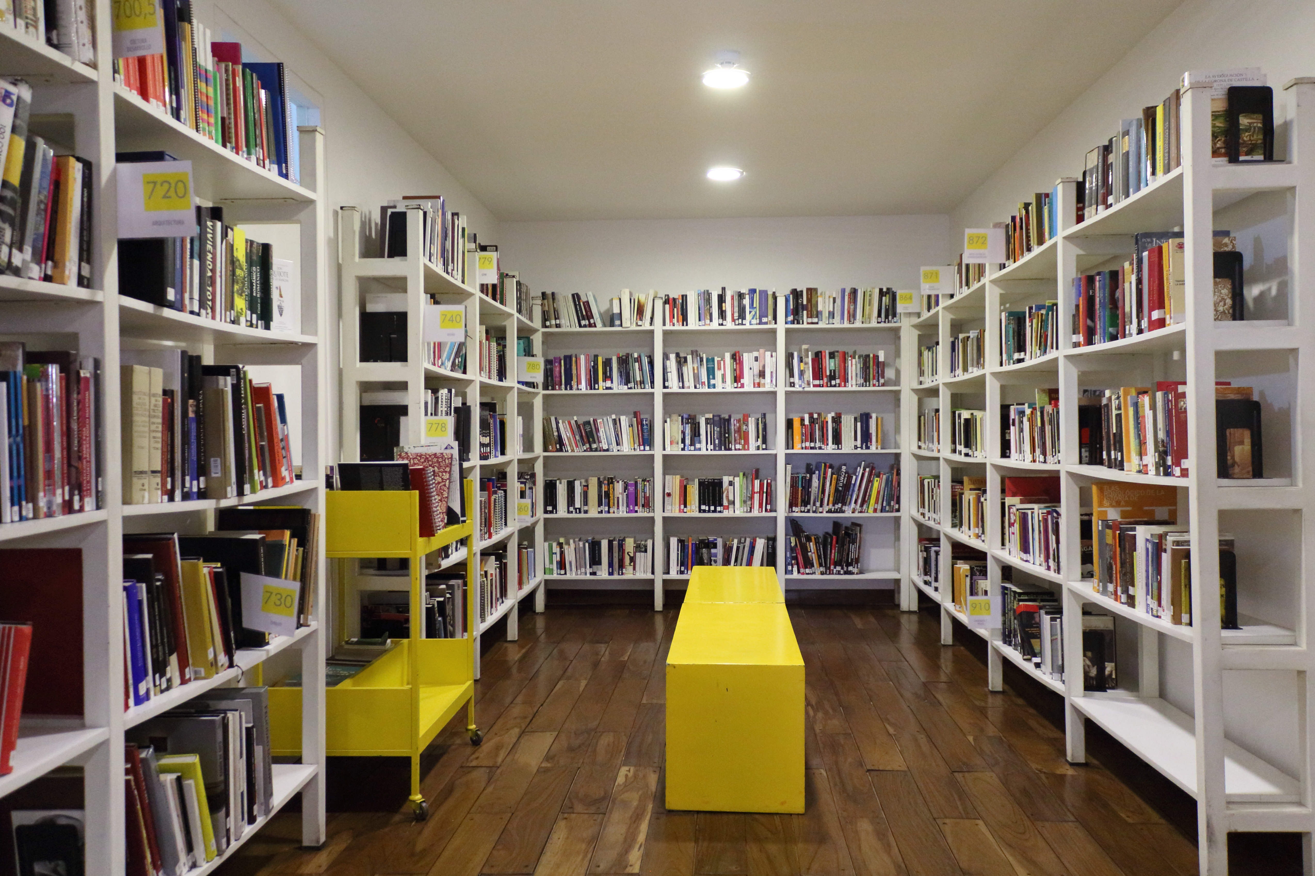 Stand Goethe Institut y CCELP en la Feria Dominical de Culturas